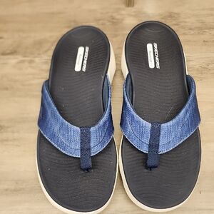 Skechers Navy and Black Flip-Flops